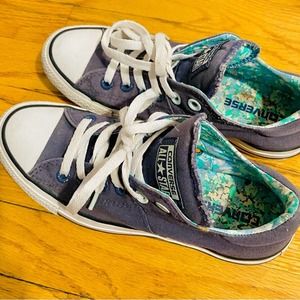 Women’s converse shoes NWOT